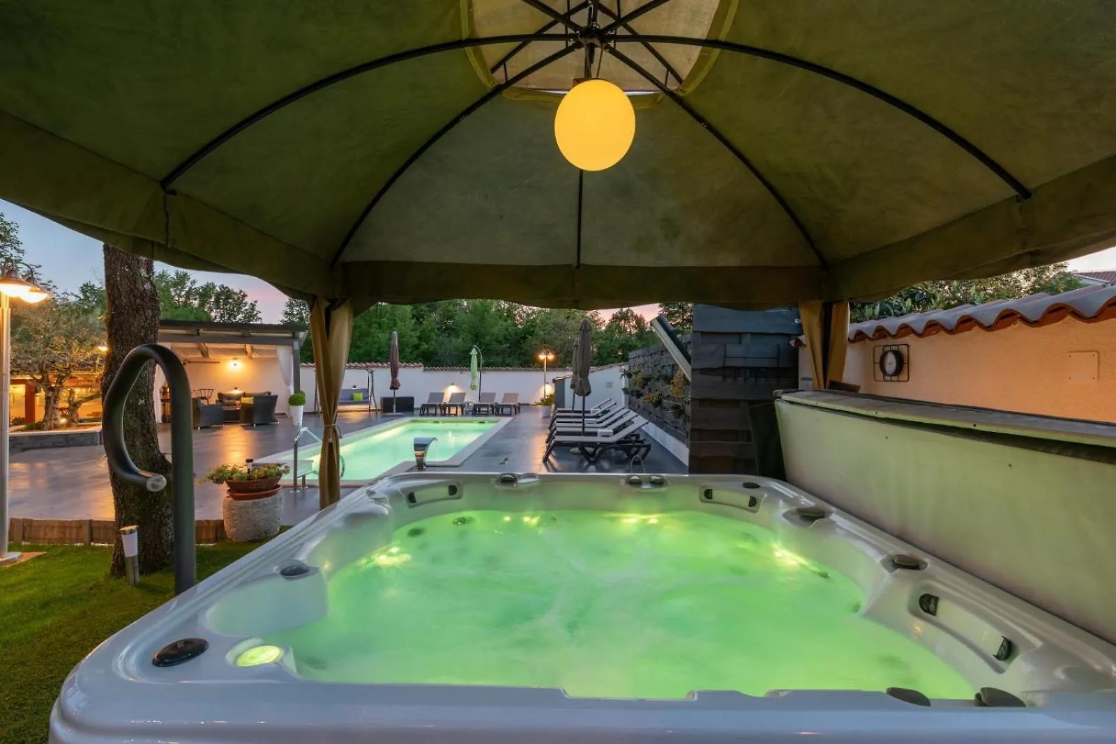 Apartment In Porec With Terrace, Air Conditioning, Wifi, Washing Machine