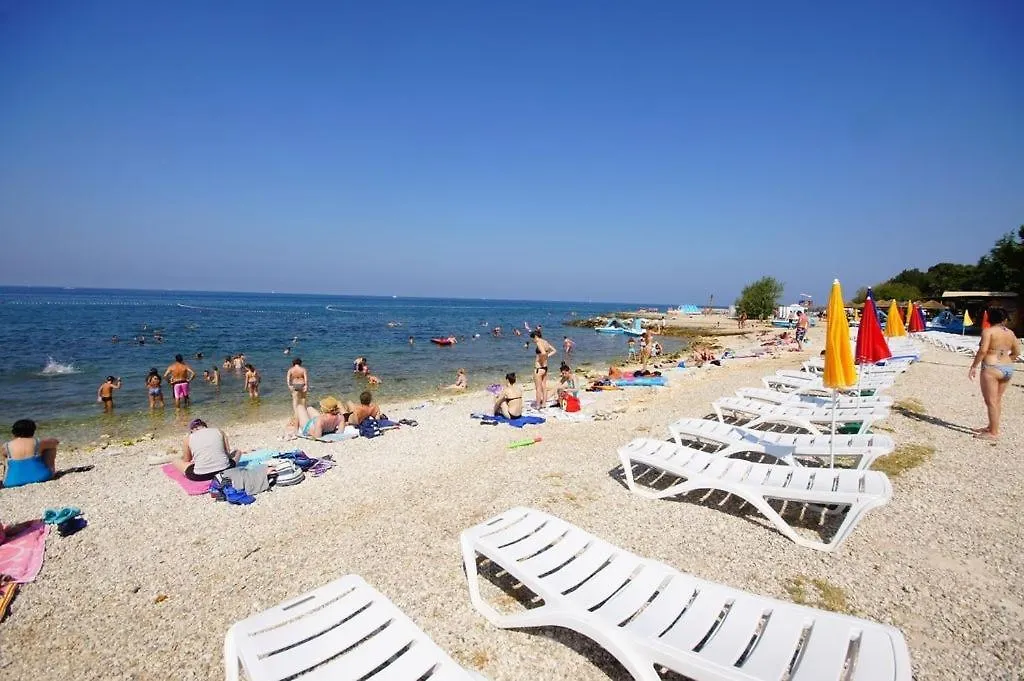 Apartment In Porec With Terrace, Air Conditioning, Wifi, Washing Machine
