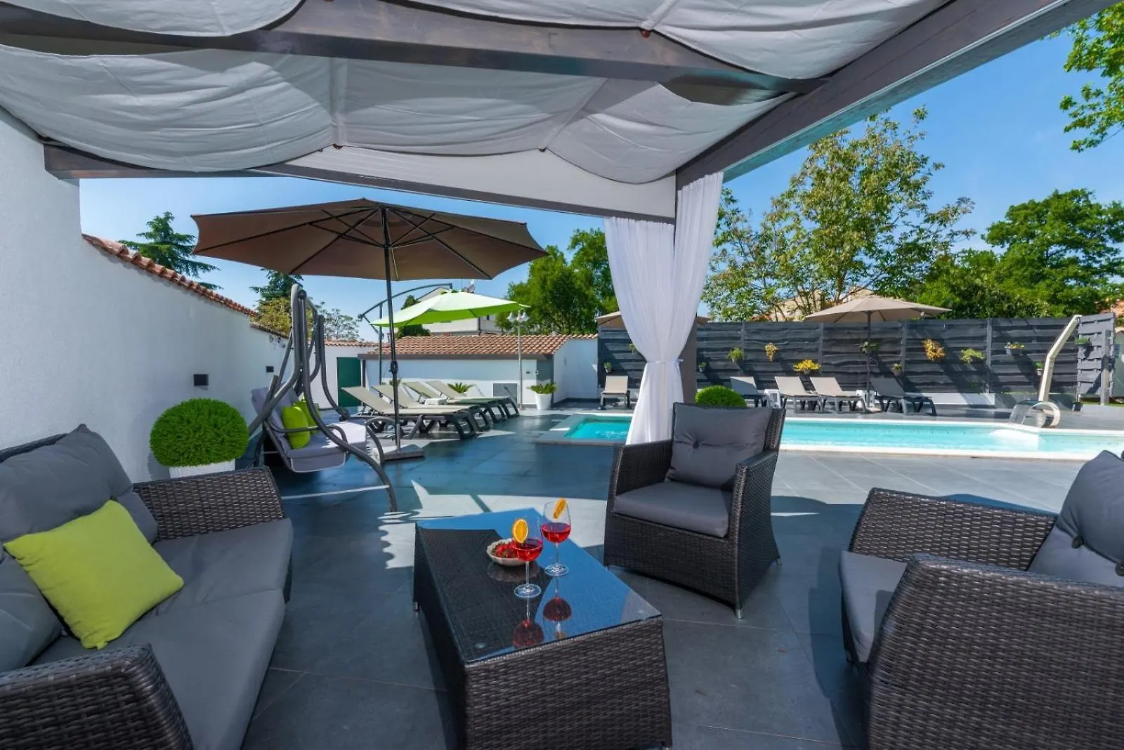 Apartment In Porec With Terrace, Air Conditioning, Wifi, Washing Machine