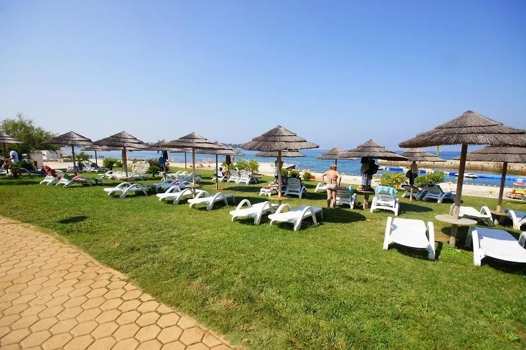 Apartment In Porec With Terrace, Air Conditioning, Wifi, Washing Machine 0*,