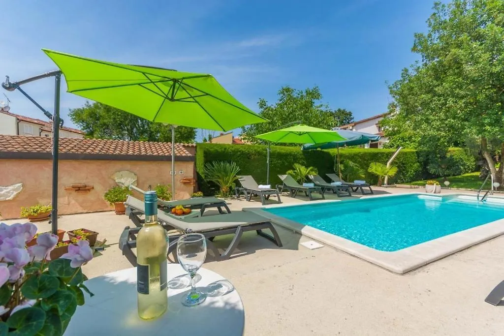 Apartment In Porec With Terrace, Air Conditioning, Wifi, Washing Machine 0*,