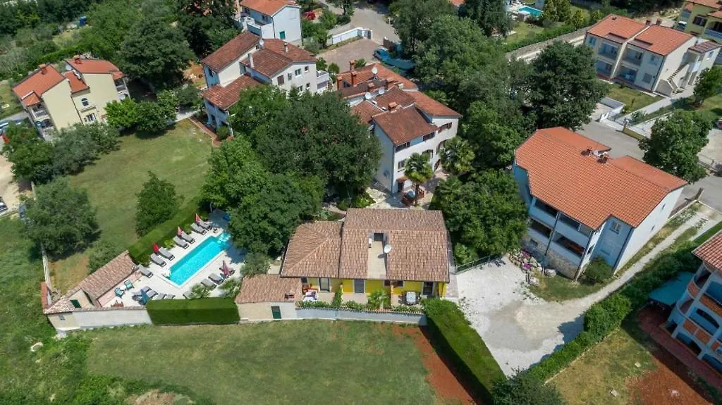Apartment In Porec With Terrace, Air Conditioning, Wifi, Washing Machine Kroatien