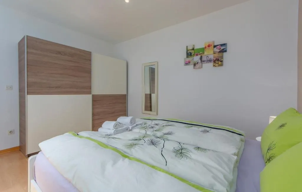 Apartment In Porec With Terrace, Air Conditioning, Wifi, Washing Machine 0*,  Kroatien