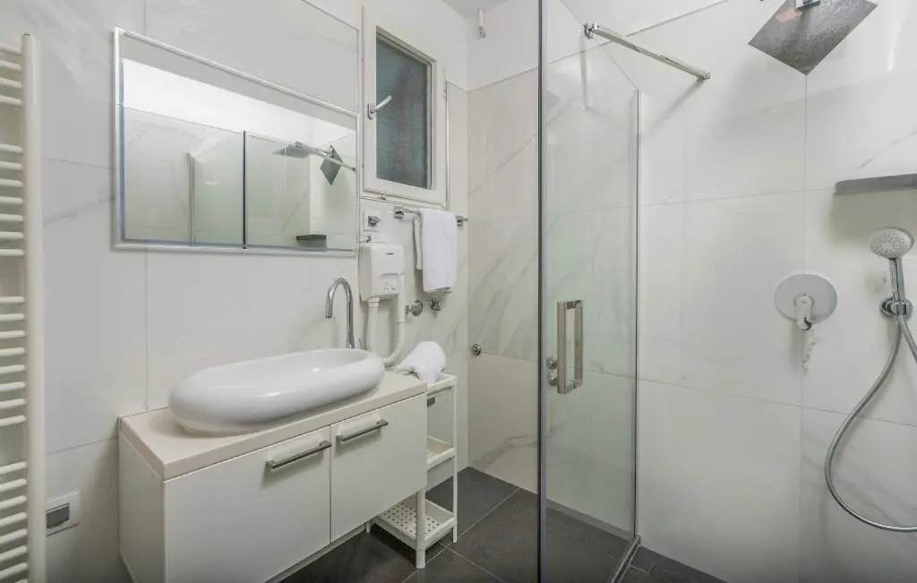 Apartment In Porec With Terrace, Air Conditioning, Wifi, Washing Machine