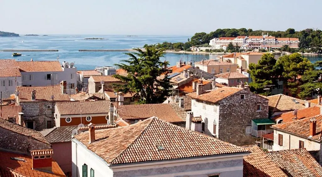 Apartment In Porec With Terrace, Air Conditioning, Wifi, Washing Machine
